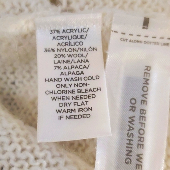 Lou & Grey Soft Cream Turtleneck Sweater Size Medium - Picture 12 of 13